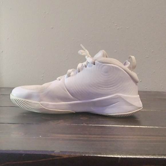 Nike Team Hustle Quick D9 Size 6.5 White - Picture 4 of 7